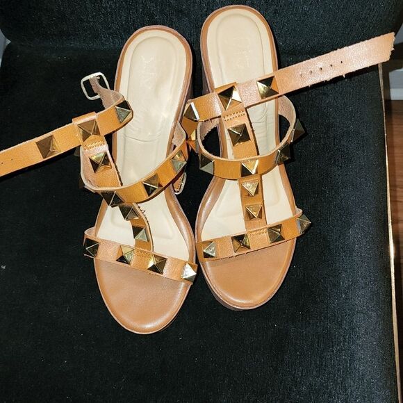Tan platform sandal   - Picture 1 of 6